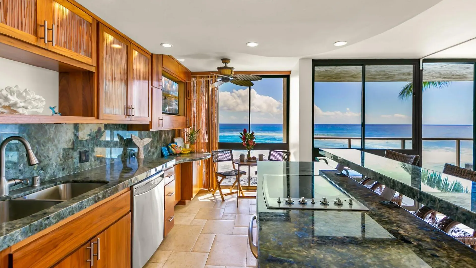 Apartment Kuhio Shores 319: Oceanfront In Poipu With A/C! Koloa United States