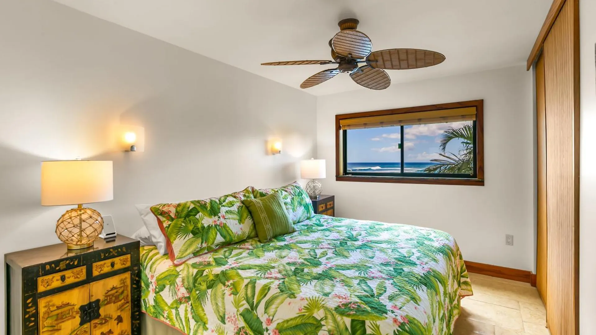 Apartment Kuhio Shores 319: Oceanfront In Poipu With A/C! Koloa